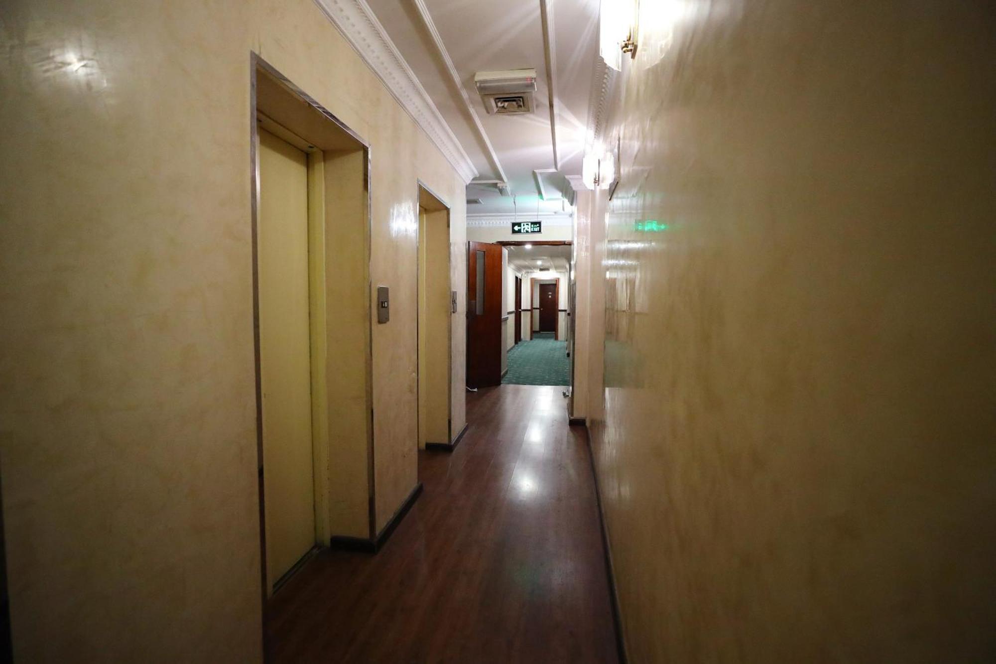 Oyo 112 Semiramis Hotel Manama Exterior photo